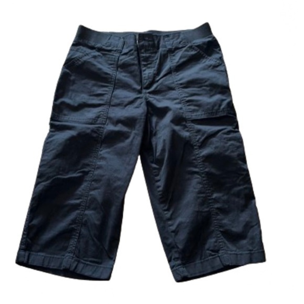 Lee black relaxed fit mid rise crop pants size 10